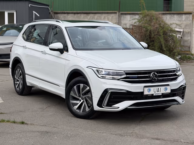 Volkswagen Tiguan - фото 3