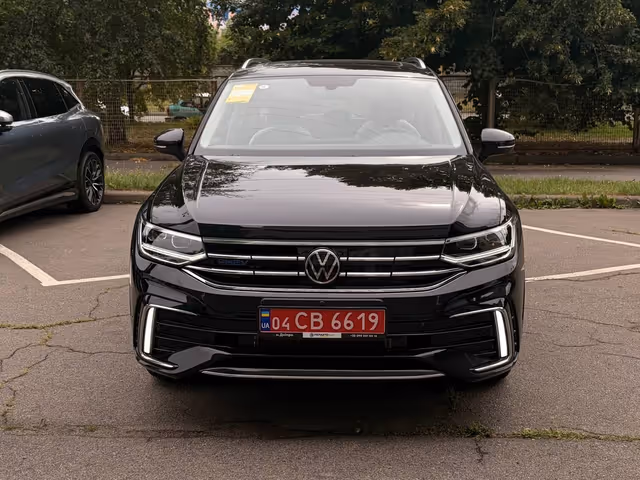 Volkswagen Tiguan - фото 1