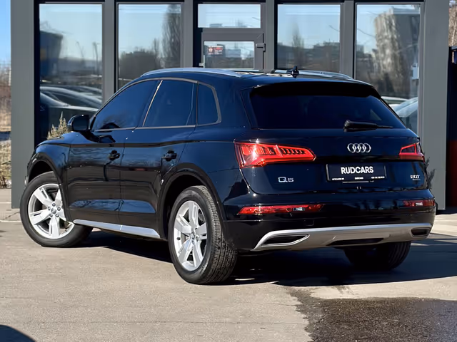 Audi Q5 - фото 4
