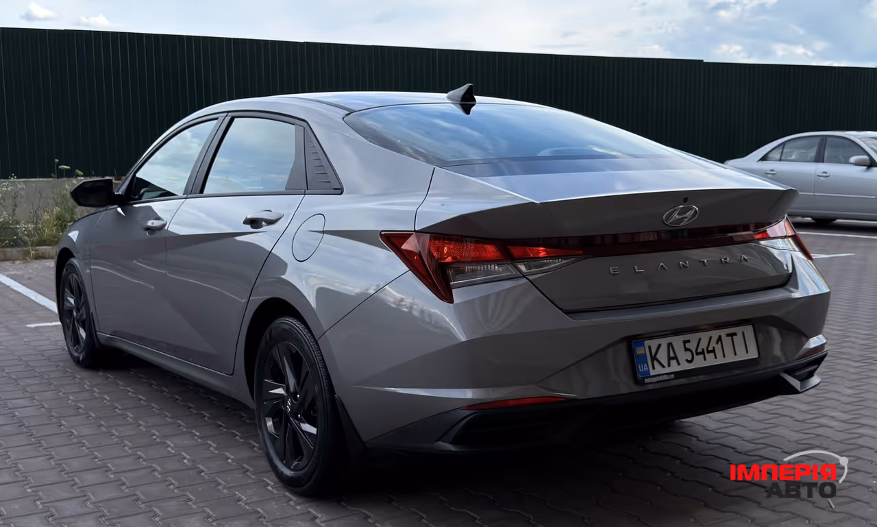 Hyundai Elantra - фото 7