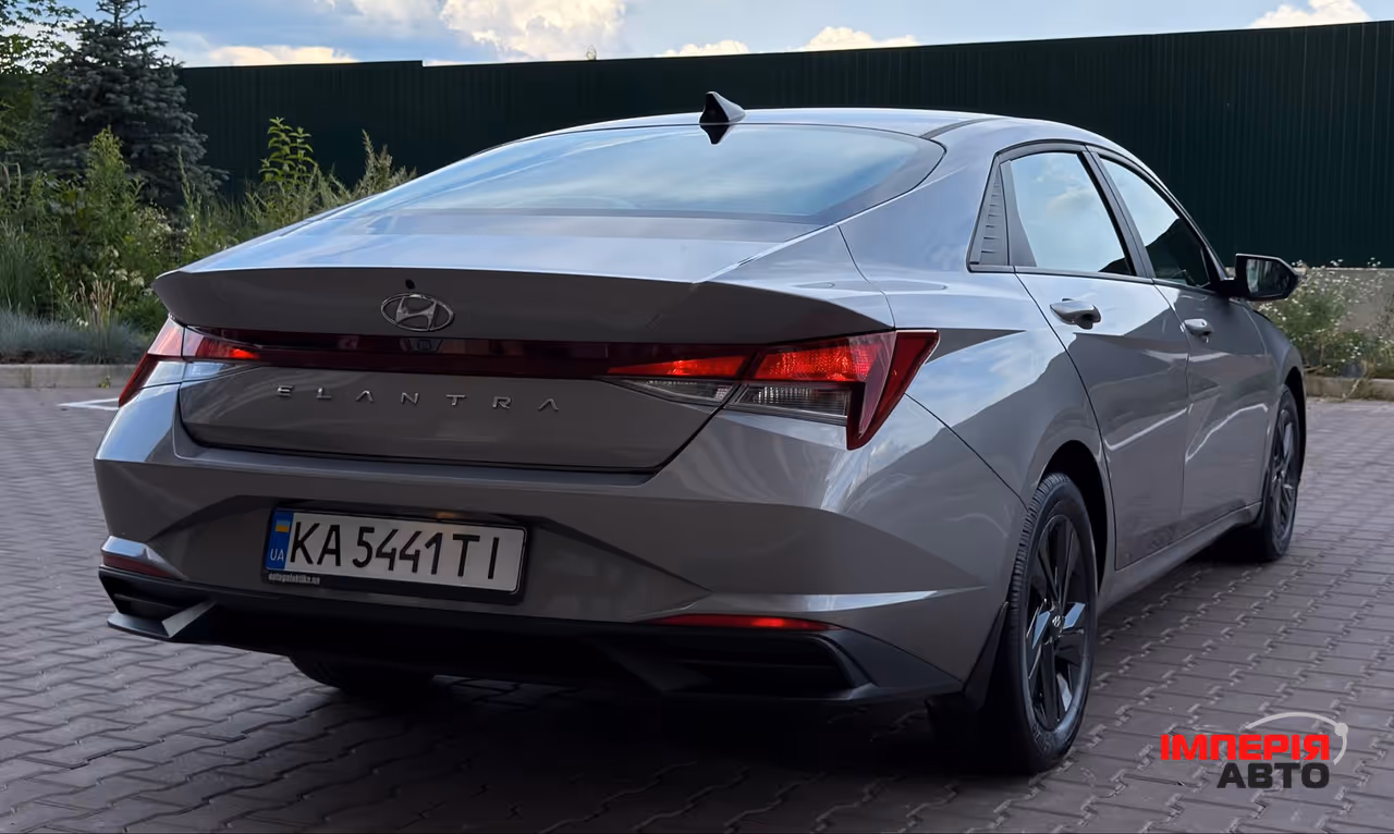 Hyundai Elantra - фото 8