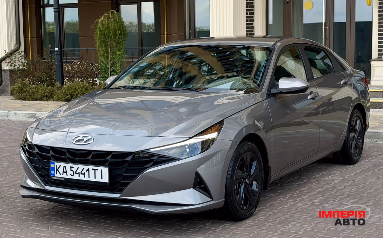 Hyundai Elantra - фото 1