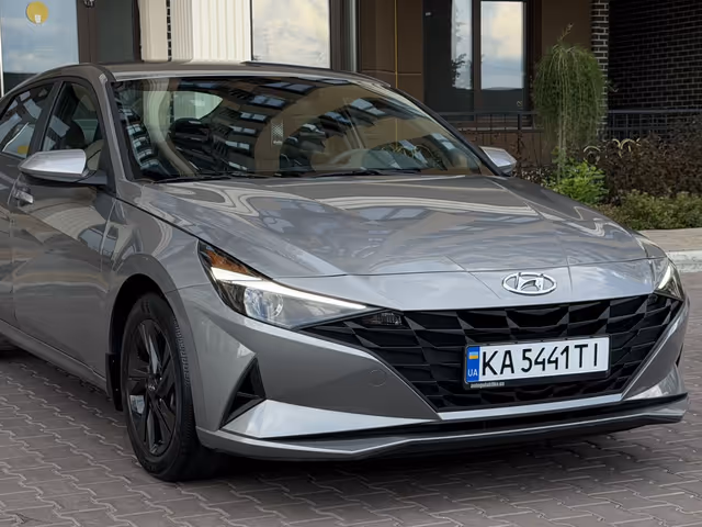 Hyundai Elantra - фото 3