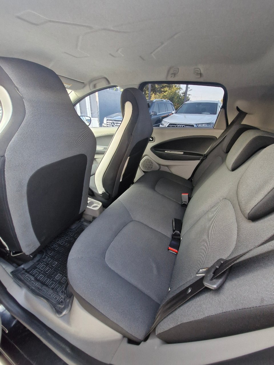 Renault ZOE - фото 10