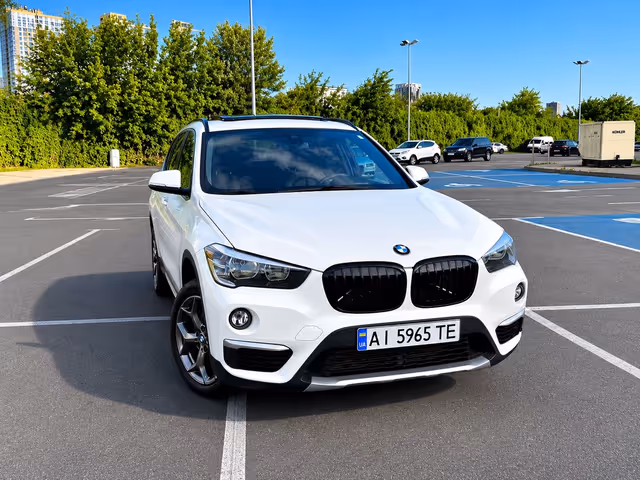 BMW X1 - фото 1