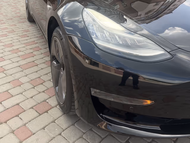 Tesla Model 3 - фото 4