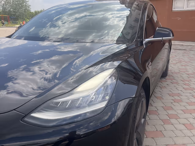 Tesla Model 3 - фото 5