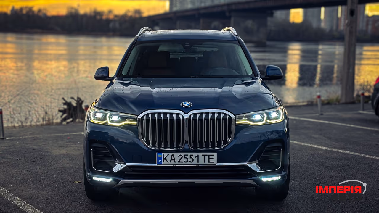 BMW X7 - фото 1