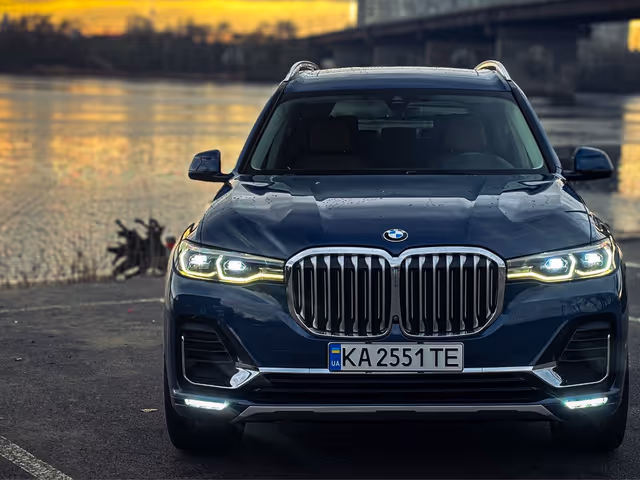 BMW X7 - фото 1