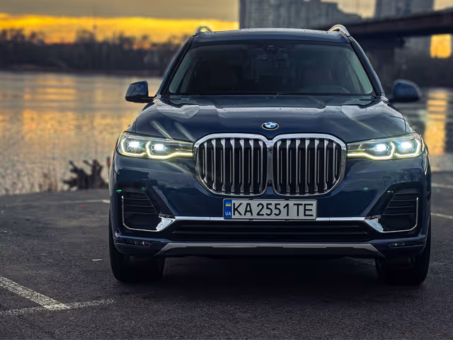 BMW X7 - фото 2