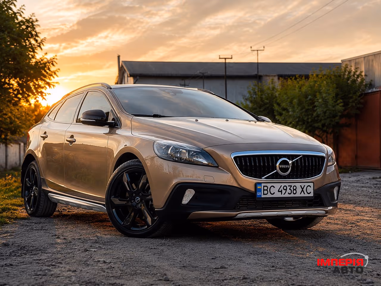 Volvo V40 Cross Country - фото 11