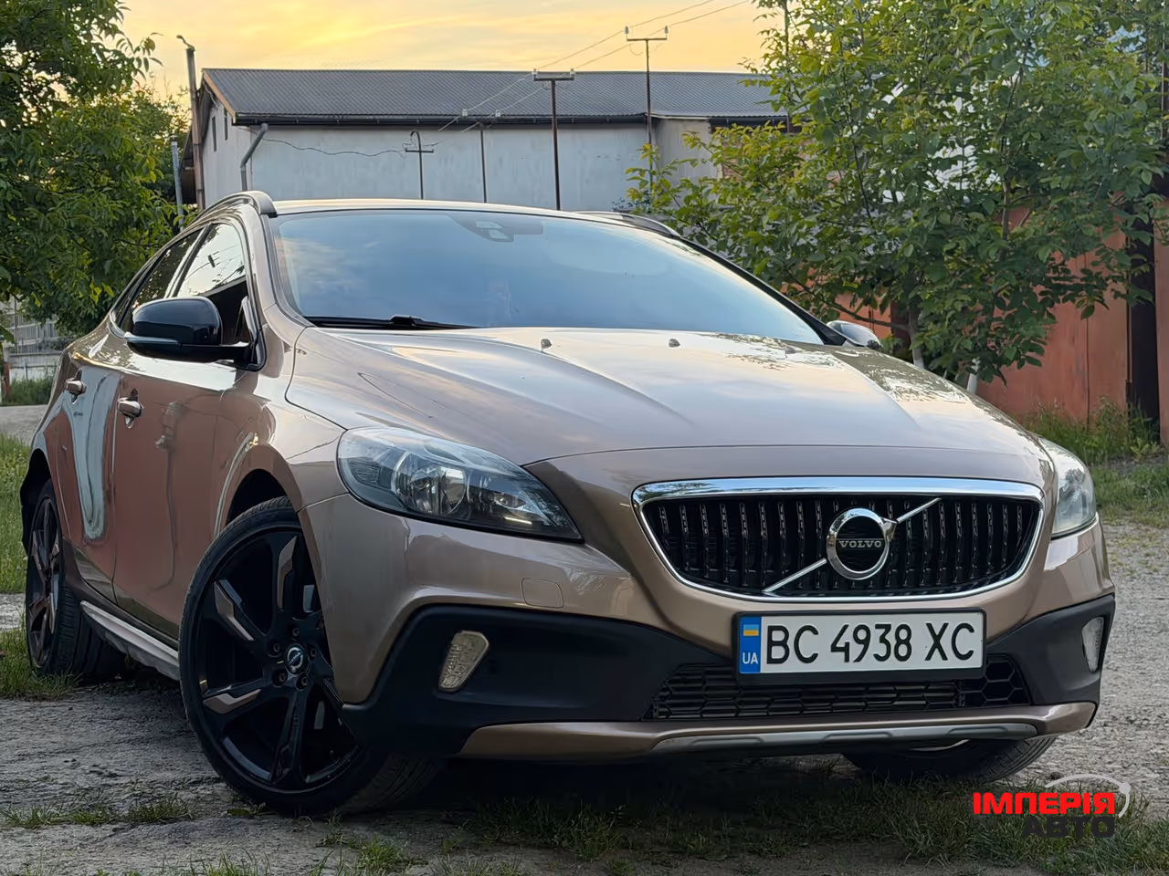 Volvo V40 Cross Country - фото 12