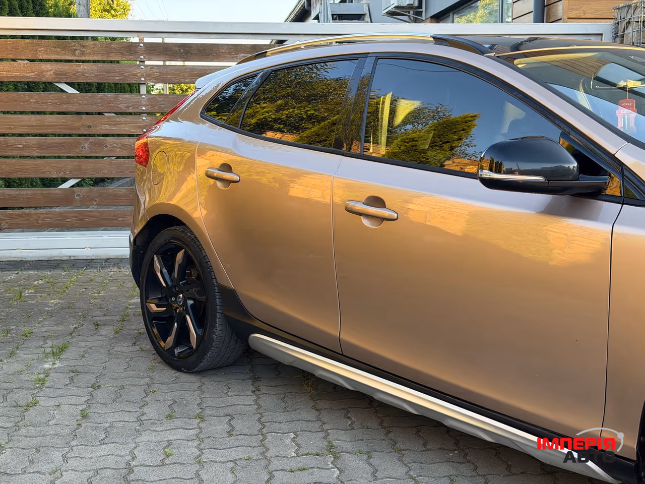 Volvo V40 Cross Country - фото 96