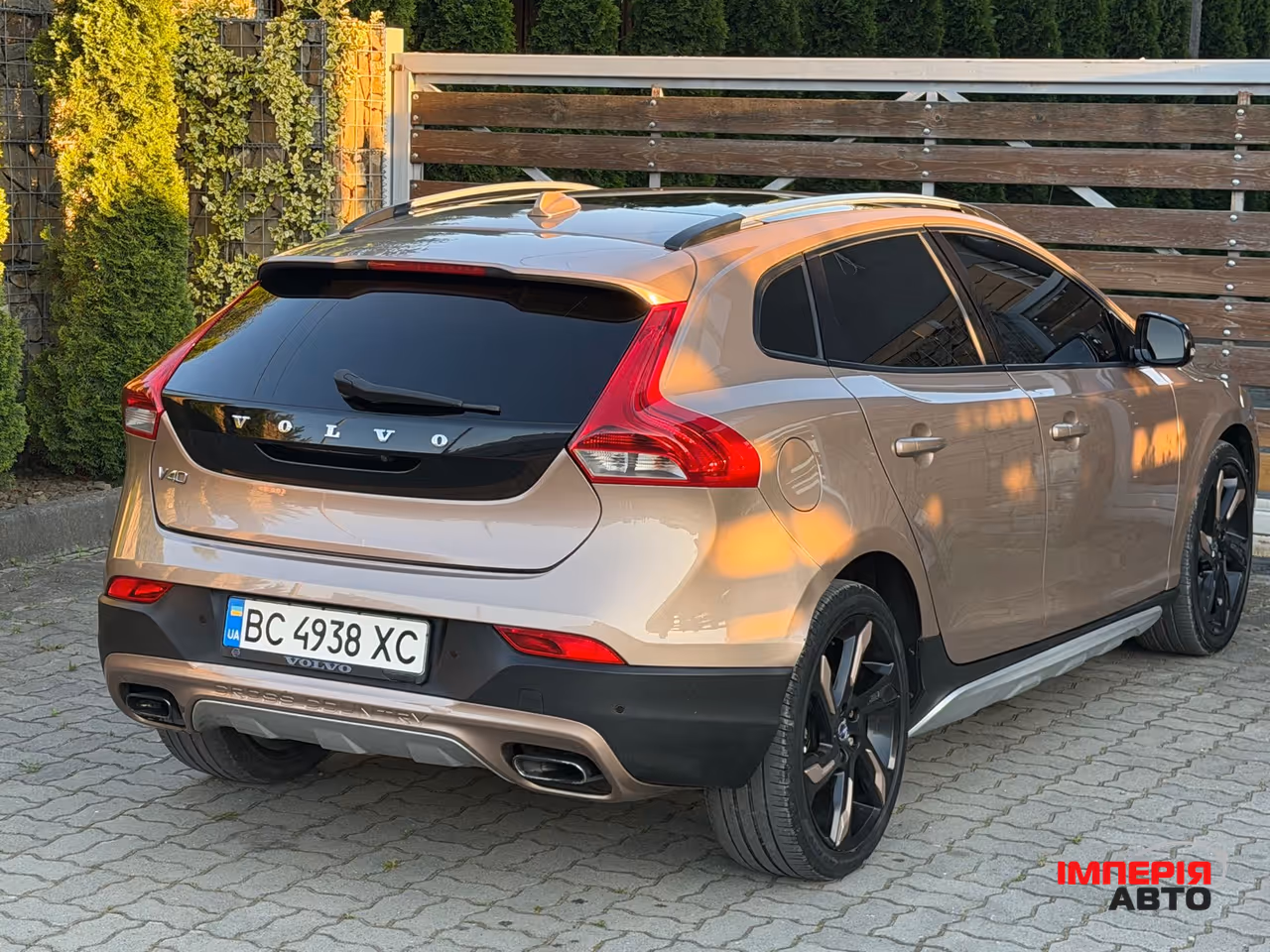 Volvo V40 Cross Country - фото 71