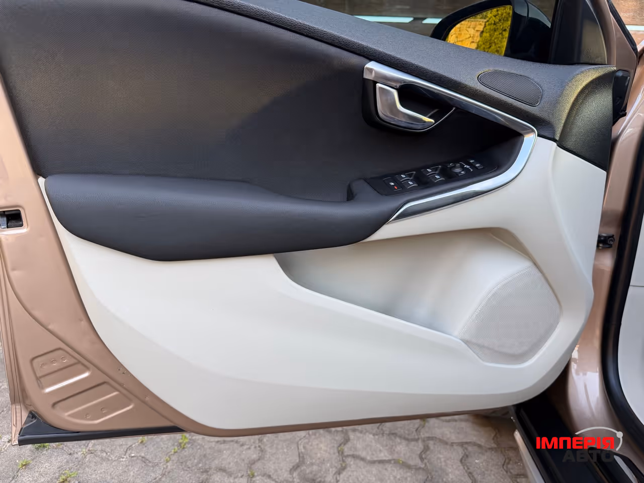 Volvo V40 Cross Country - фото 57