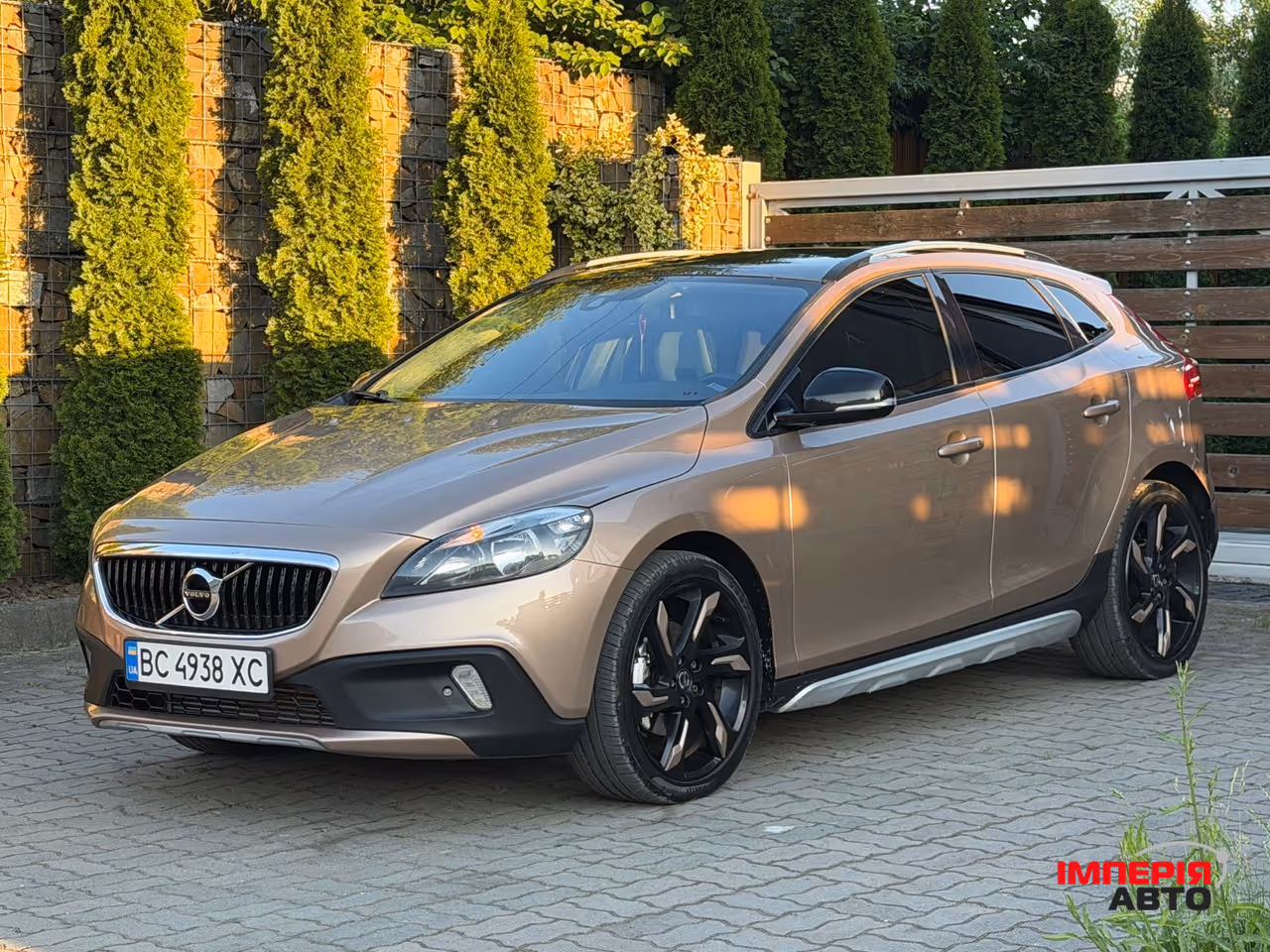 Volvo V40 Cross Country - фото 84