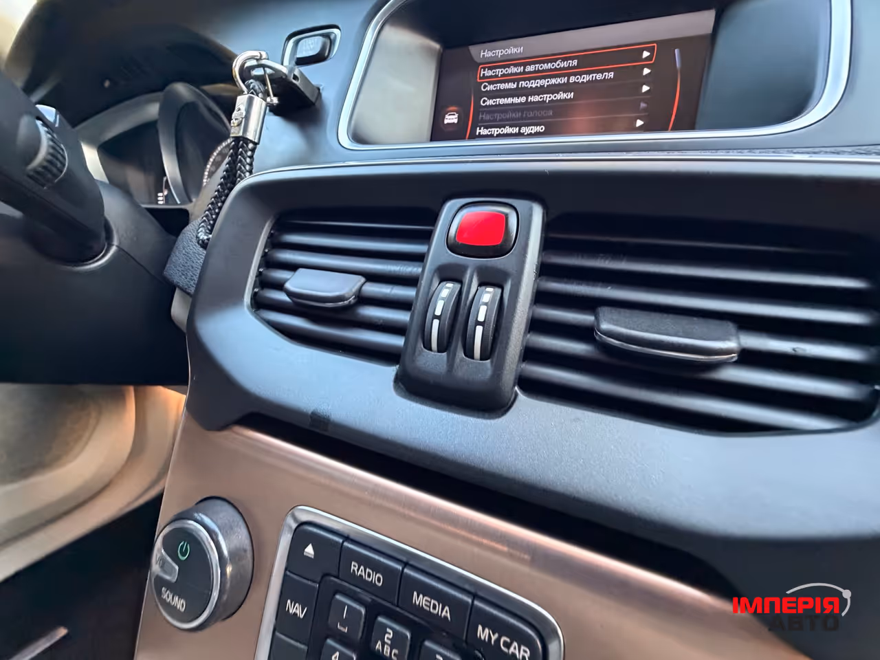 Volvo V40 Cross Country - фото 20