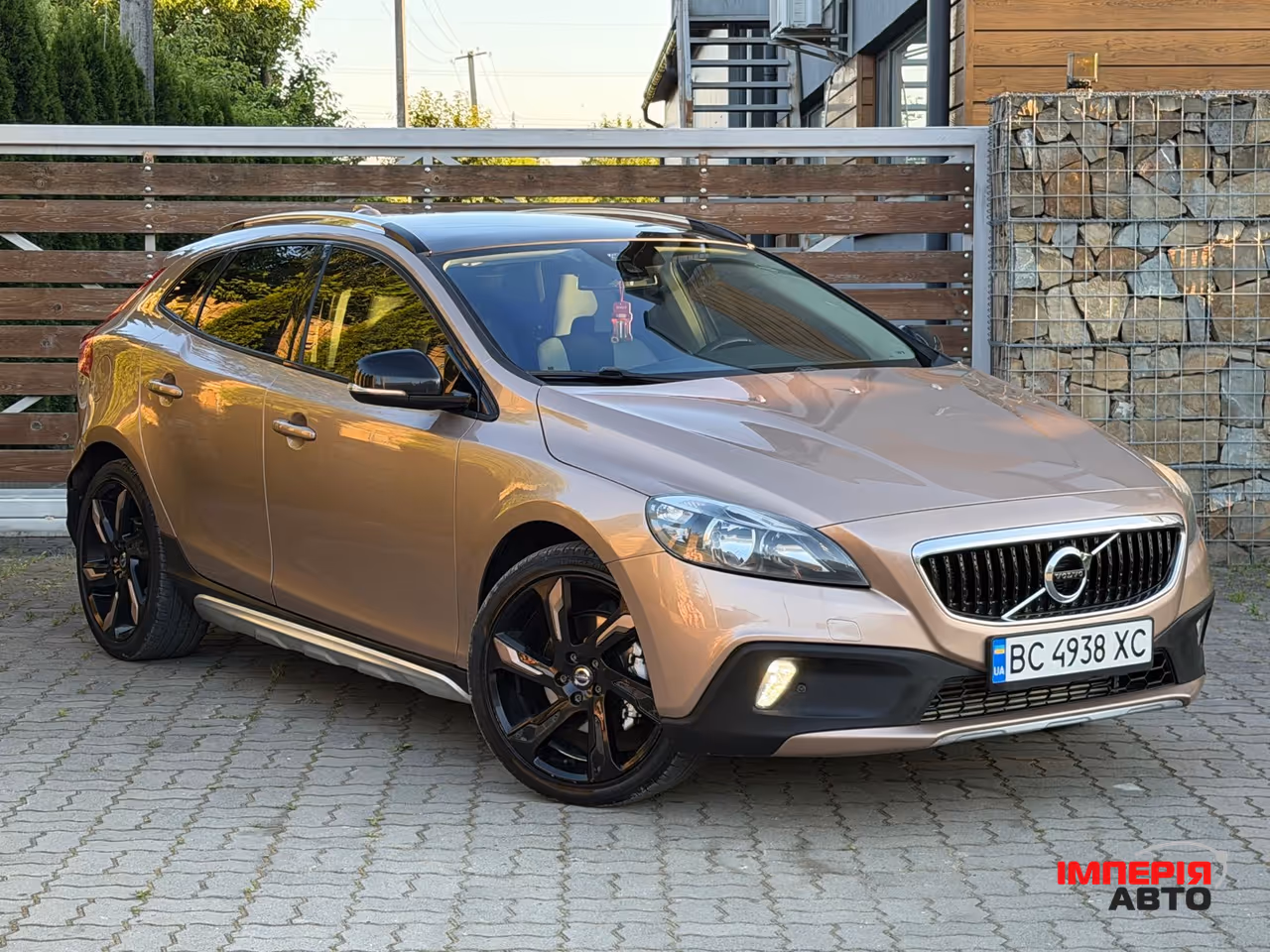 Volvo V40 Cross Country - фото 99