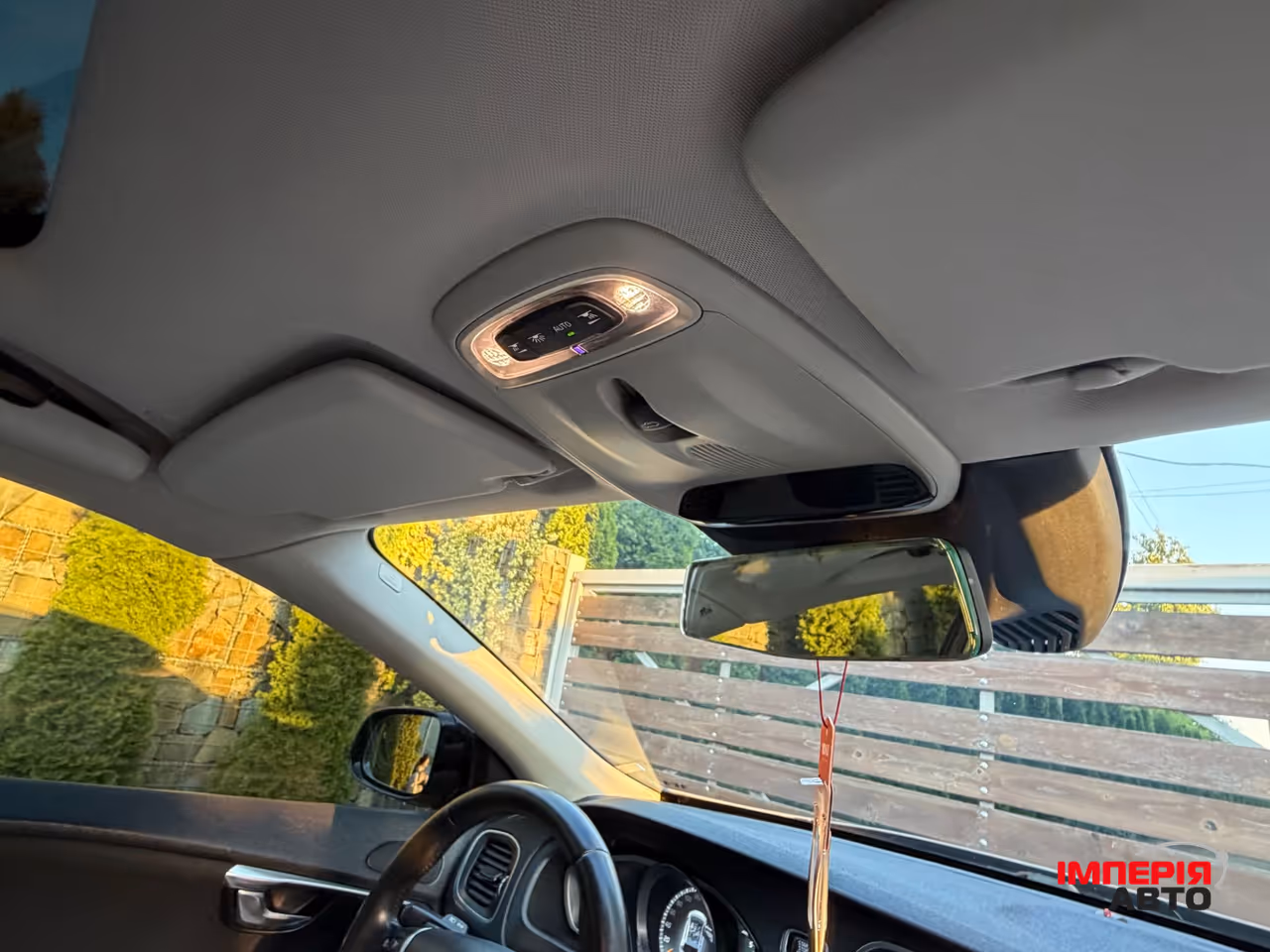Volvo V40 Cross Country - фото 27