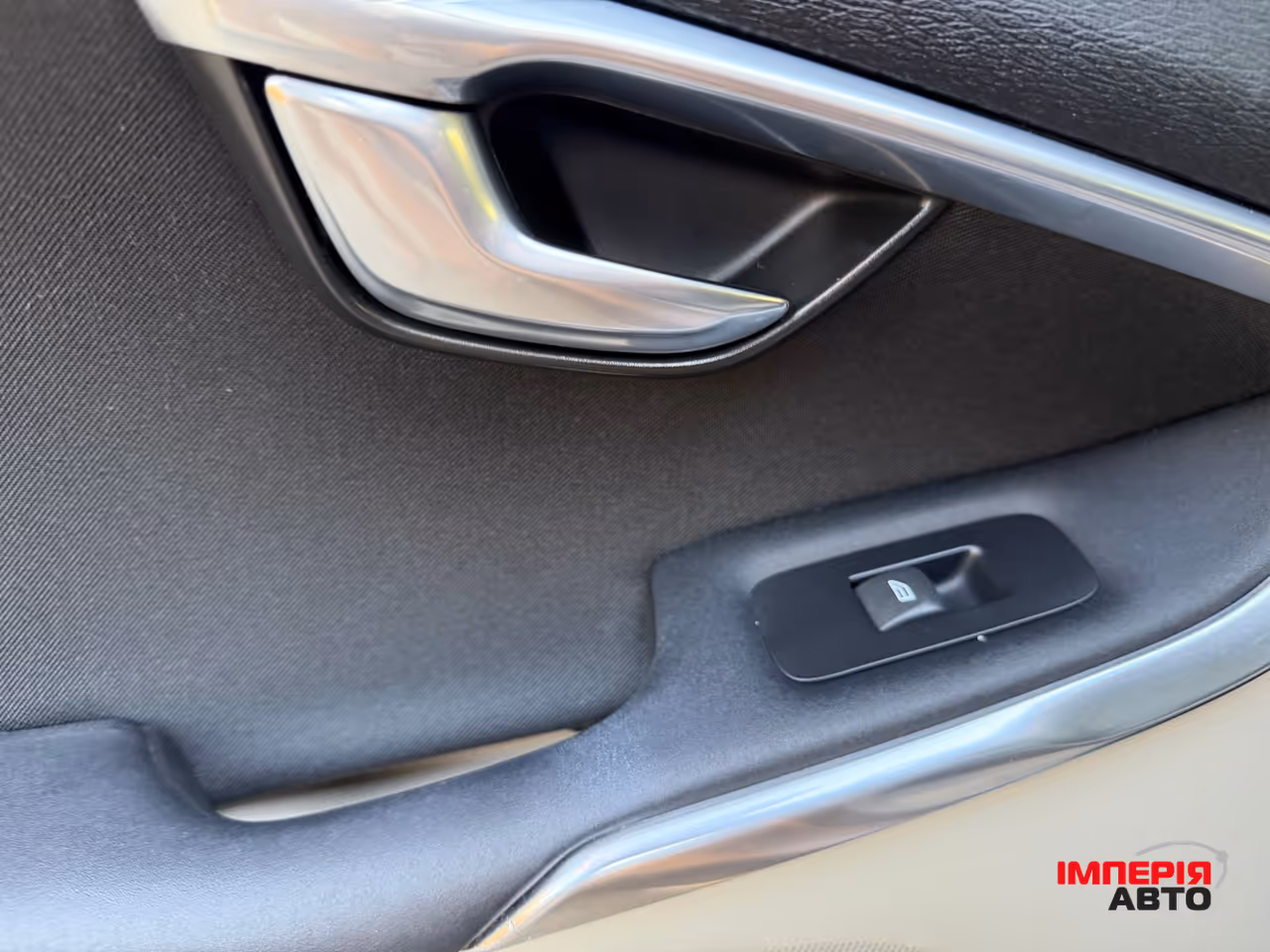 Volvo V40 Cross Country - фото 44