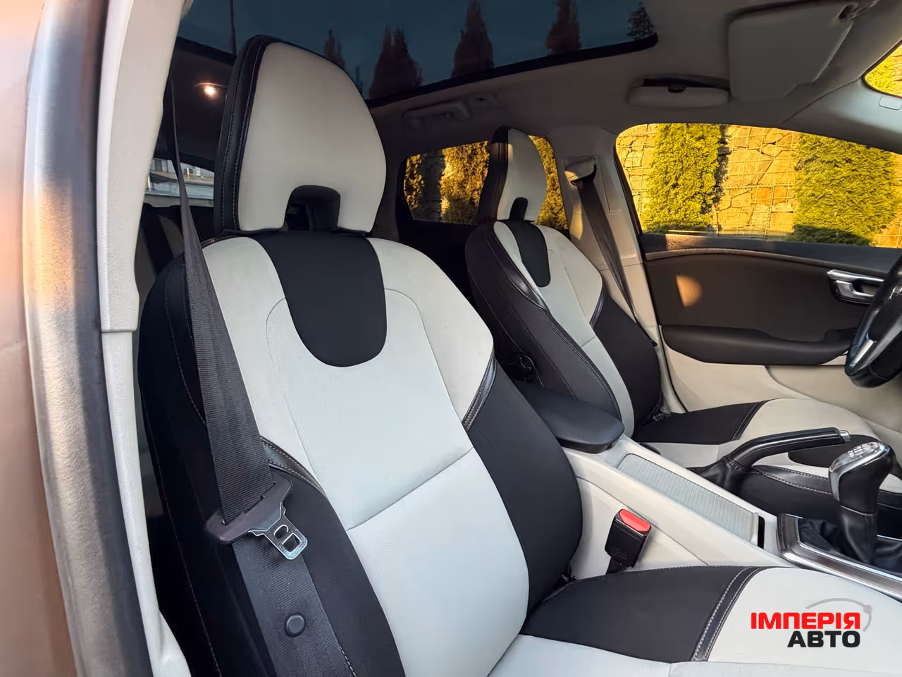 Volvo V40 Cross Country - фото 25