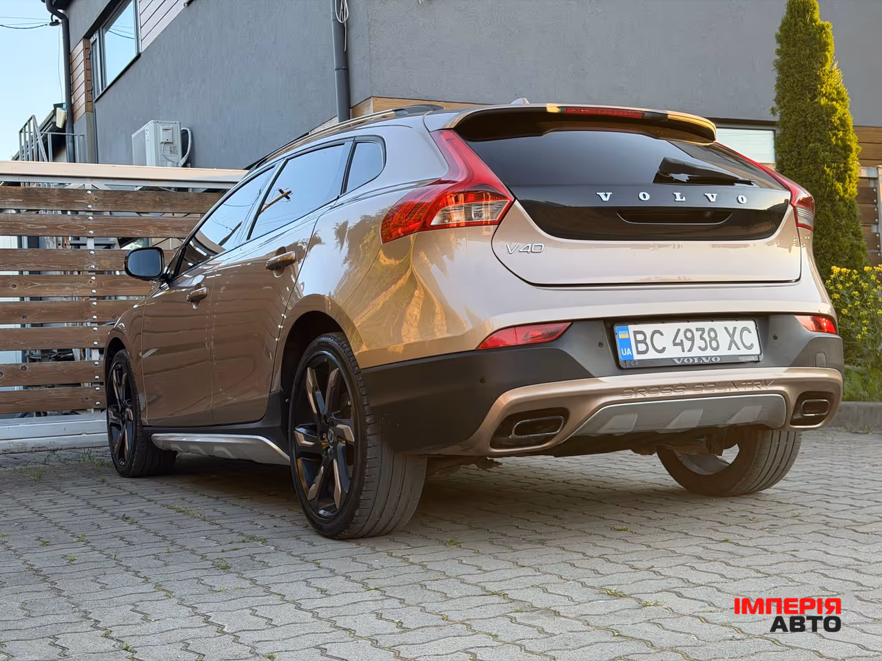 Volvo V40 Cross Country - фото 59