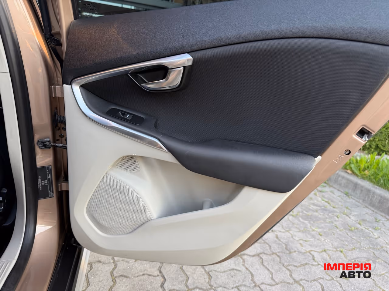 Volvo V40 Cross Country - фото 38