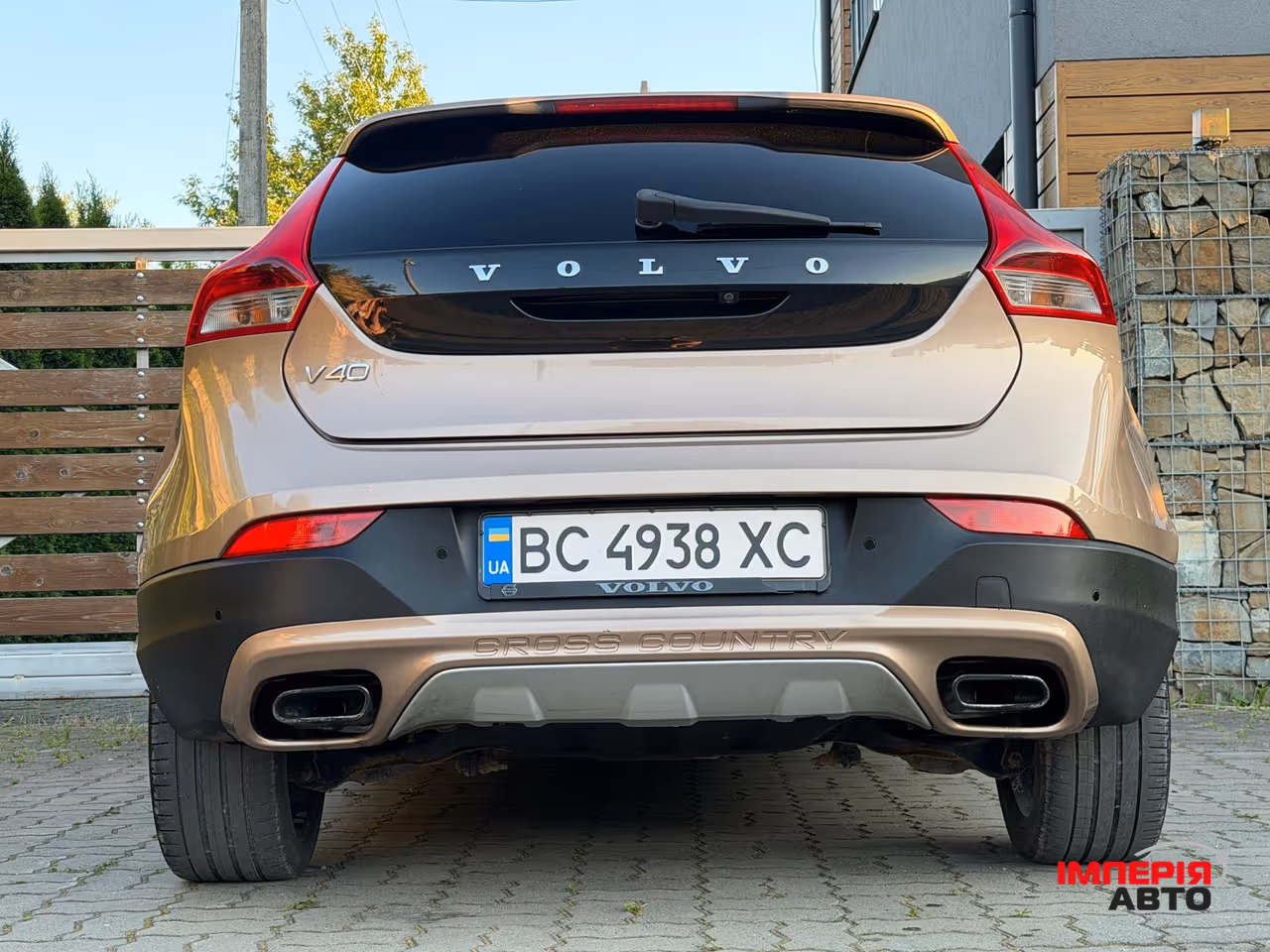 Volvo V40 Cross Country - фото 56