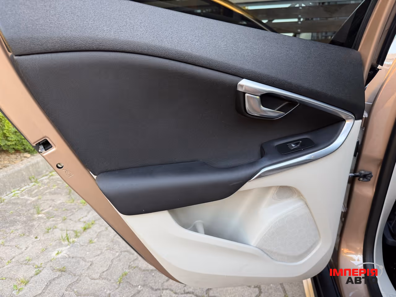 Volvo V40 Cross Country - фото 46