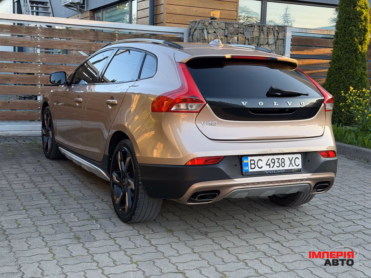 Volvo V40 Cross Country - фото 61