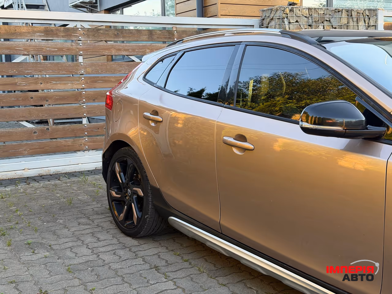 Volvo V40 Cross Country - фото 82