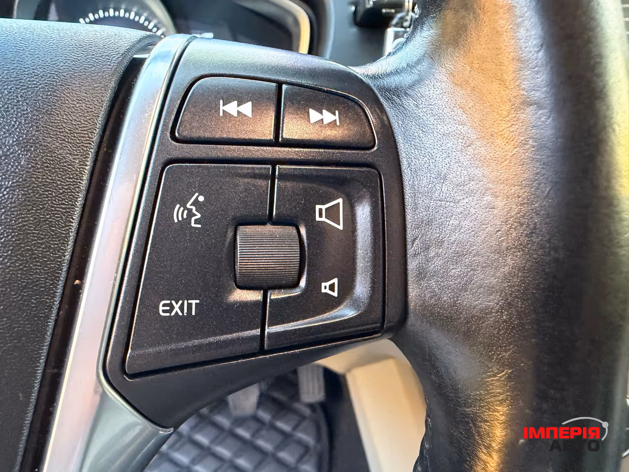 Volvo V40 Cross Country - фото 18