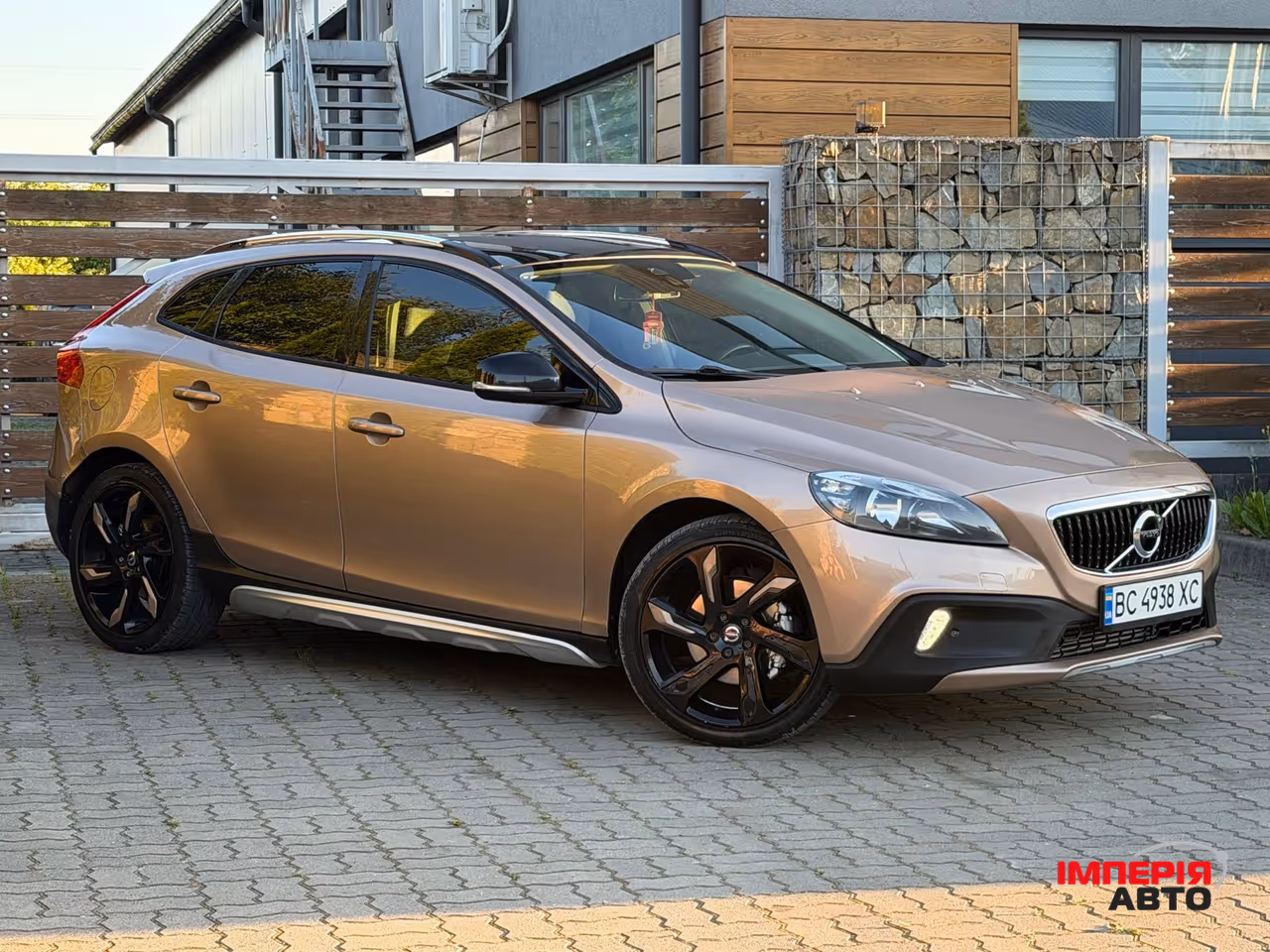 Volvo V40 Cross Country - фото 92