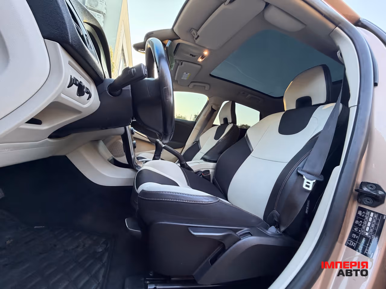Volvo V40 Cross Country - фото 40