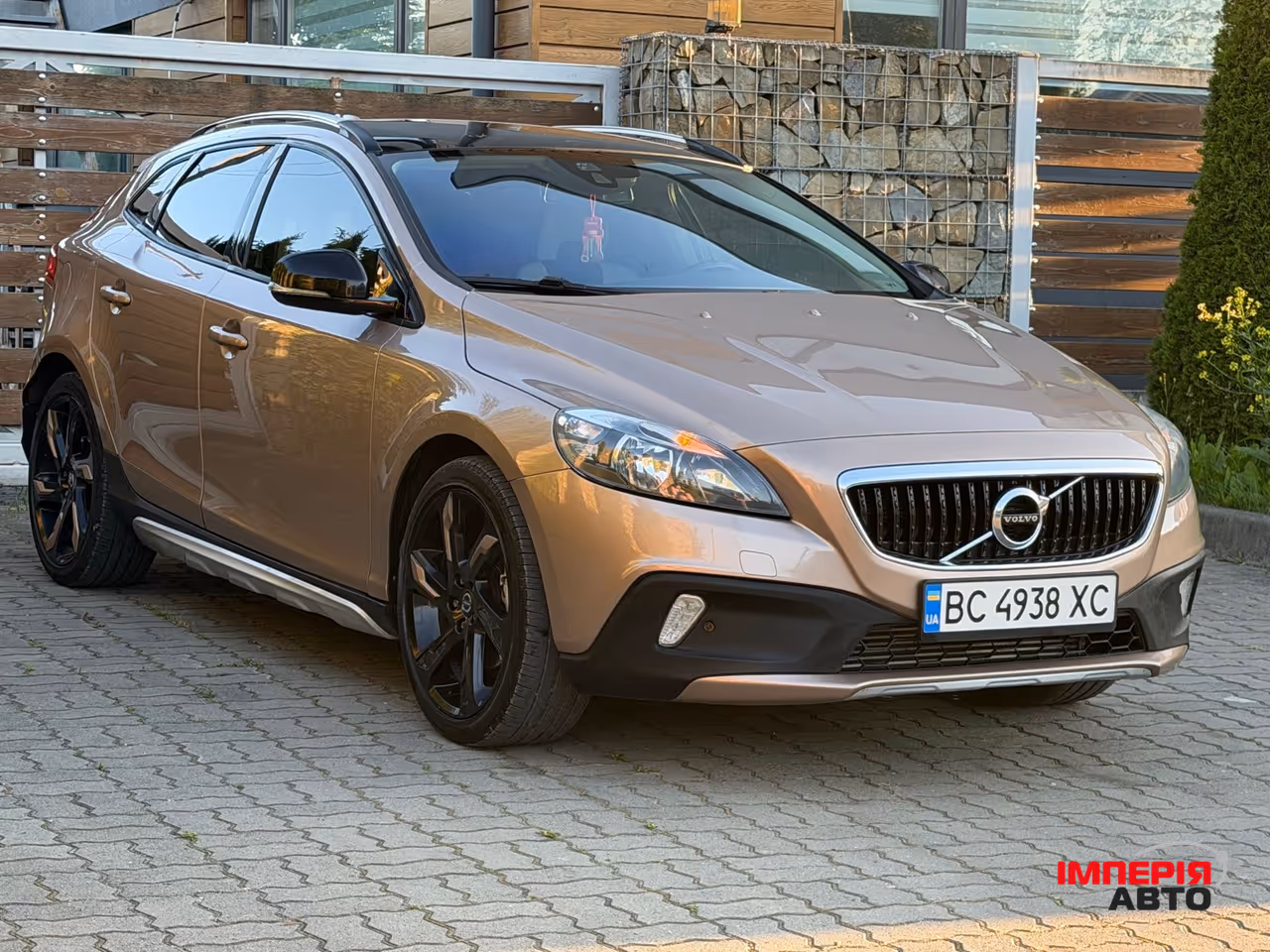 Volvo V40 Cross Country - фото 85