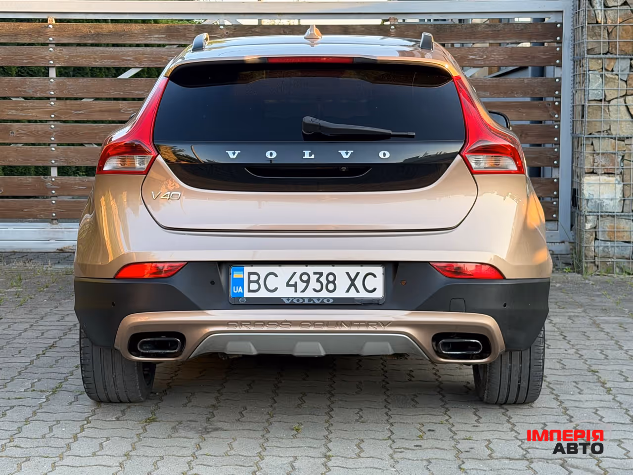 Volvo V40 Cross Country - фото 79