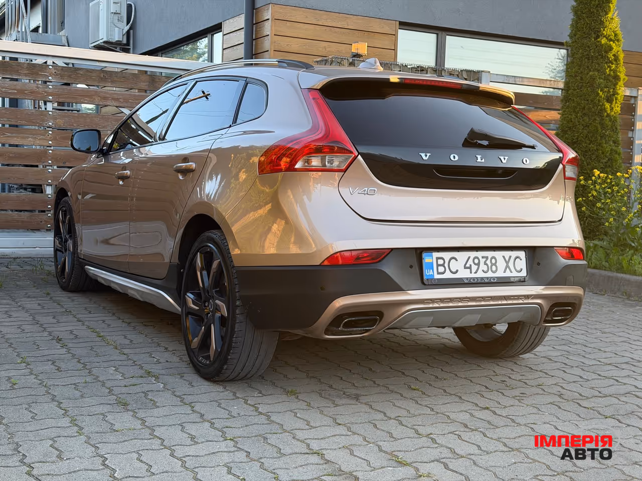 Volvo V40 Cross Country - фото 60
