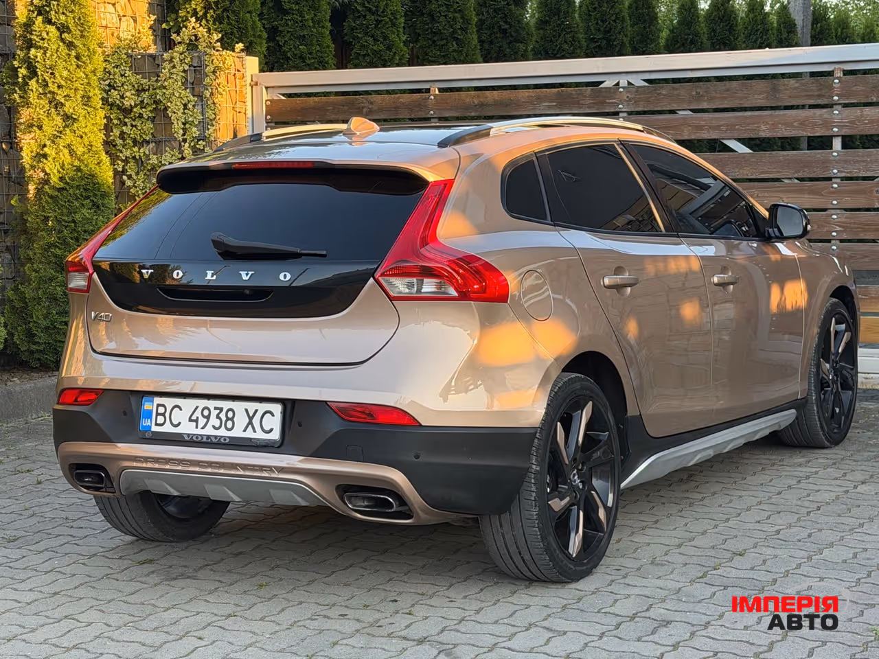 Volvo V40 Cross Country - фото 77