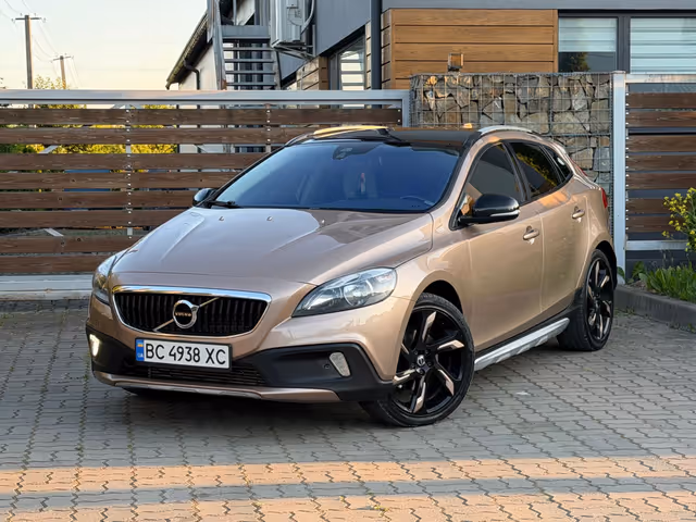 Volvo V40 Cross Country - фото 4