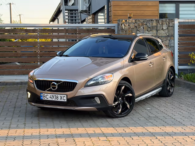 Volvo V40 Cross Country - фото 3