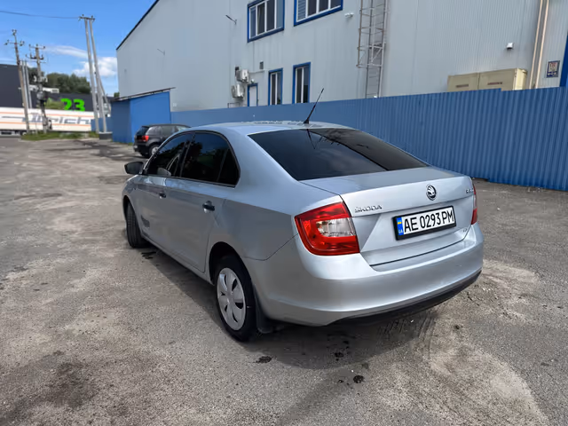 Skoda Rapid - фото 4