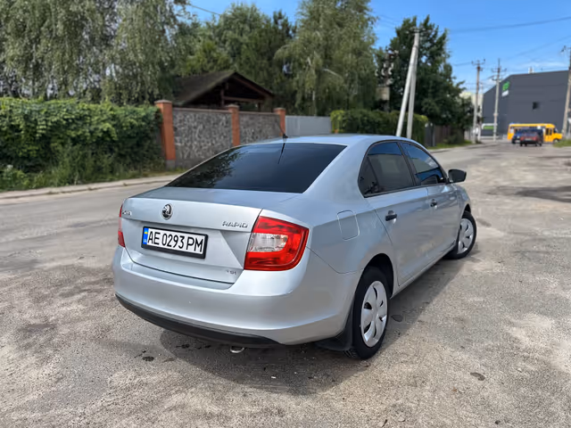 Skoda Rapid - фото 5