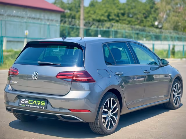 Volkswagen Golf - фото 5
