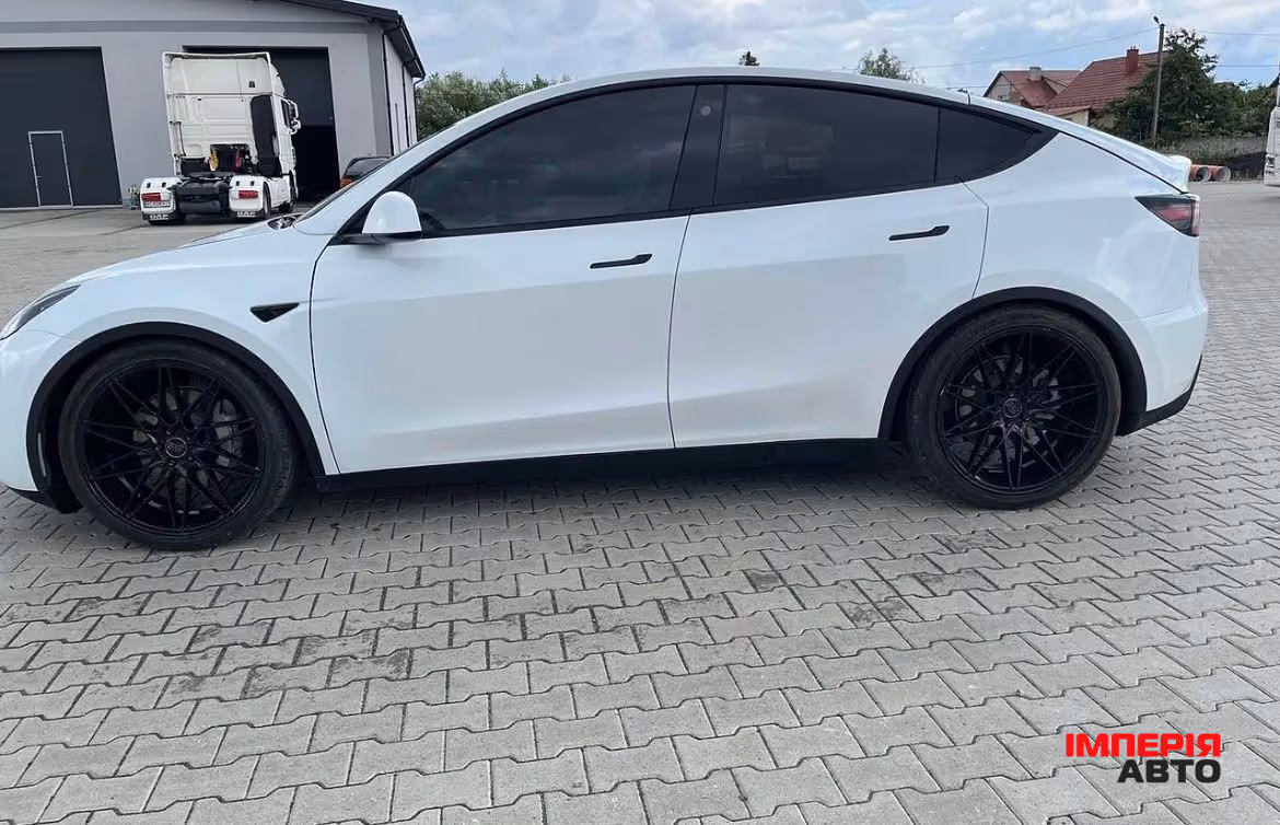 Tesla Model Y - фото 8