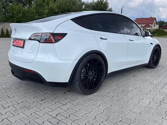 Tesla Model Y - фото 5