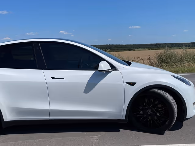 Tesla Model Y - зображення 4