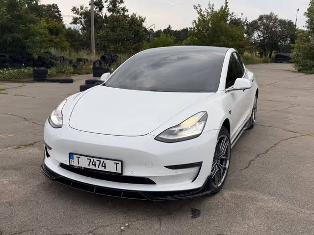 Tesla Model 3 - фото 3