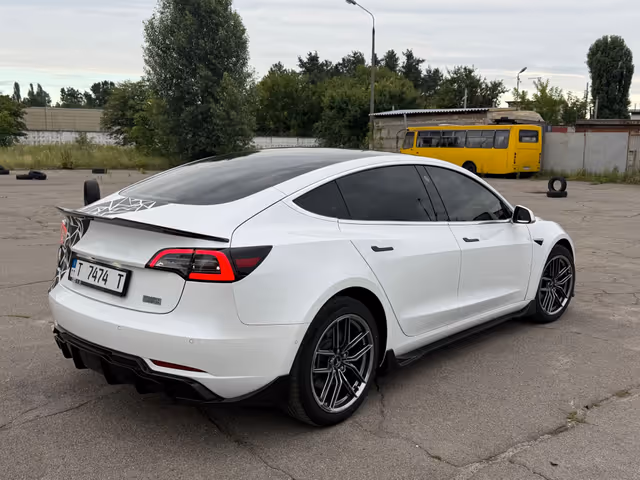 Tesla Model 3 - фото 5