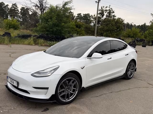 Tesla Model 3 - фото 2