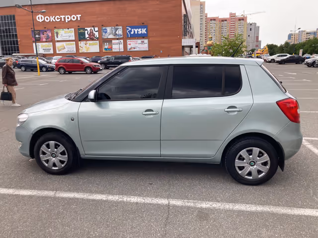 Skoda Fabia - фото 3
